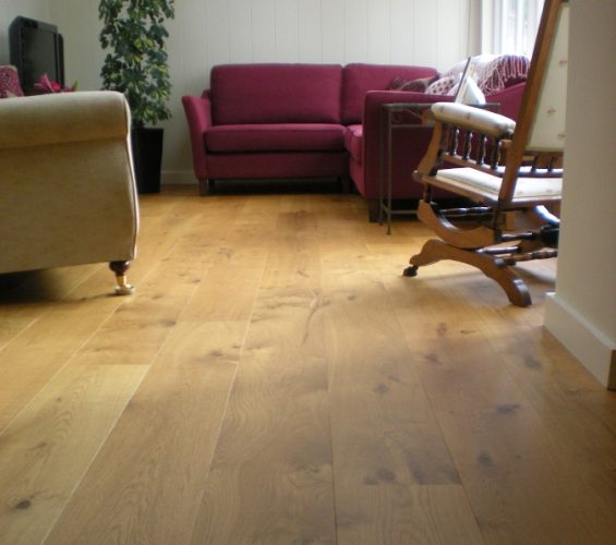 'Supreme' 220mm x 21mm Engineered Oak