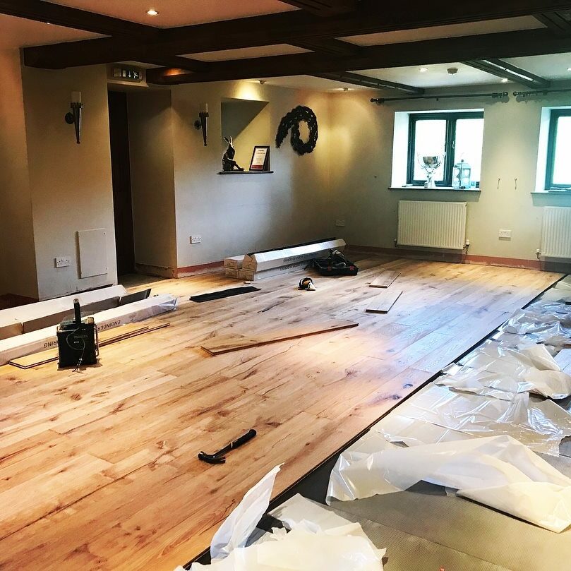 Laying engineered oak flooring using Elastilon