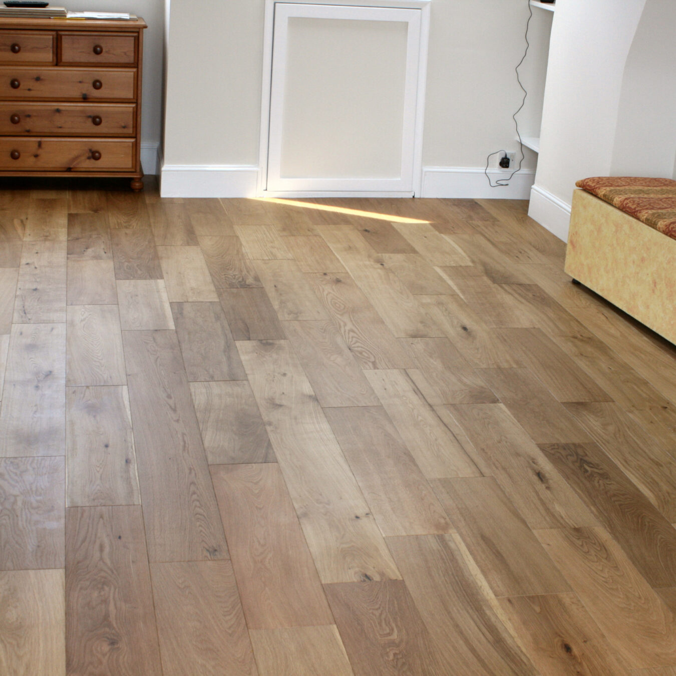 ‘Country’ 190mm x 14mm Engineered Oak, image 2 of 8